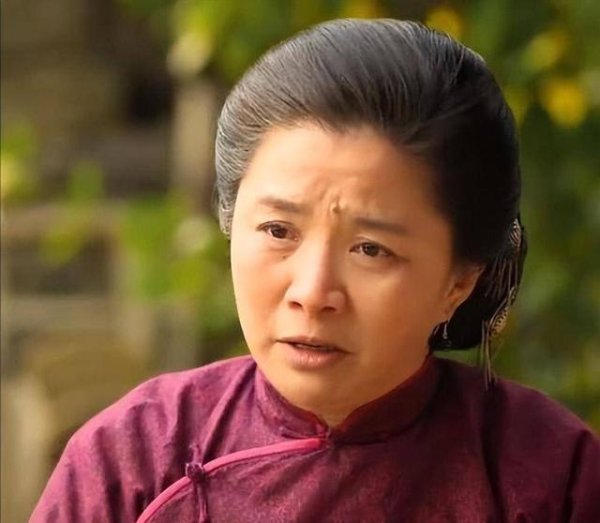 宝牛配 合作闫妮没火，搭档殷桃没红，如今67演完《生万物》，终于红了