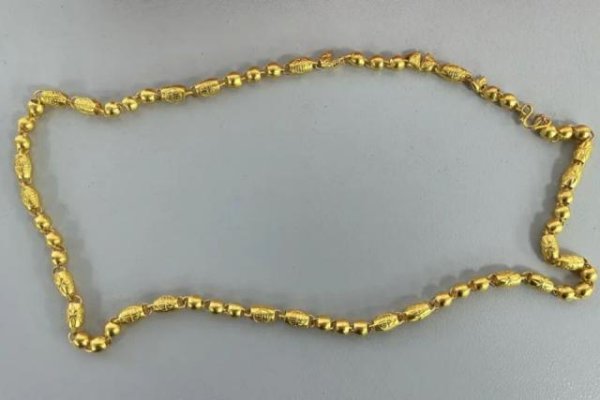 星速优配 项链里发现大量不明金属，多家金店中招，警方：2人在黄金中掺铼